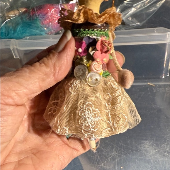 Katherine's Collection Mouse Figurine with Pink and Gold Details - Picture 4 of 7